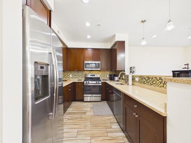70 Endicott 106, Norwood, MA 02062