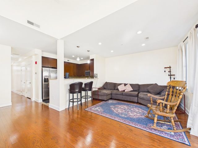 70 Endicott 106, Norwood, MA 02062