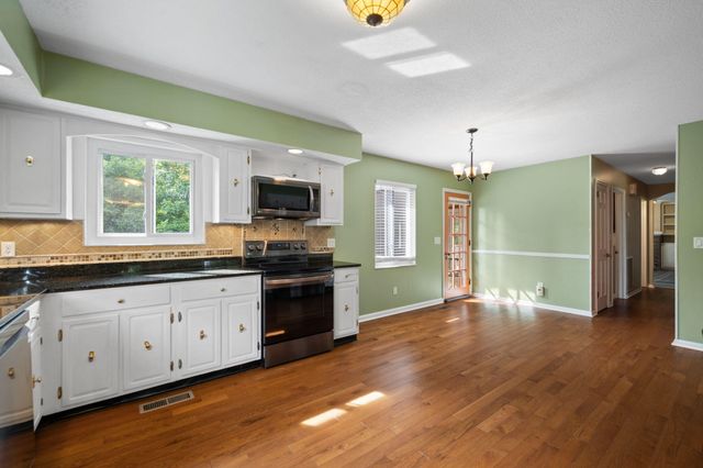 817 Fox Chase Lane, Hixson, TN 37343