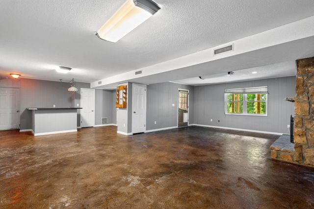 817 Fox Chase Lane, Hixson, TN 37343