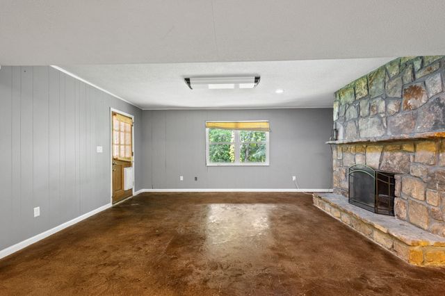 817 Fox Chase Lane, Hixson, TN 37343