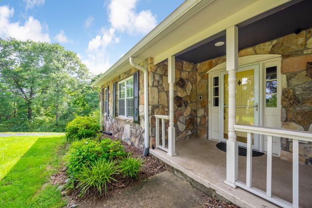 817 Fox Chase Lane, Hixson, TN 37343