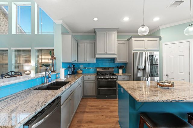 7027 Sunrise Drive, Hitchcock, TX 77563