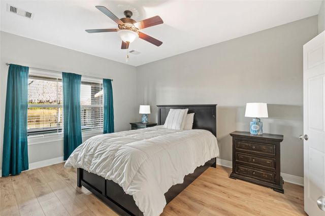 7027 Sunrise Drive, Hitchcock, TX 77563