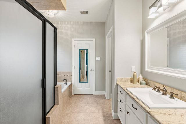 7027 Sunrise Drive, Hitchcock, TX 77563