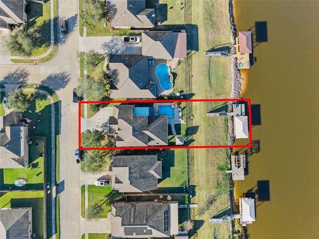 7027 Sunrise Drive, Hitchcock, TX 77563