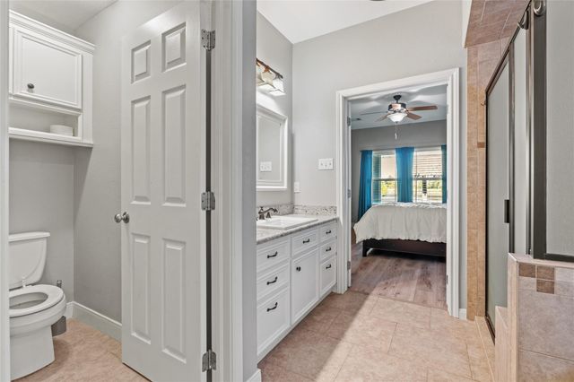 7027 Sunrise Drive, Hitchcock, TX 77563