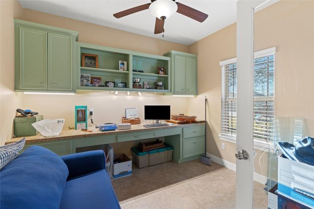 7027 Sunrise Drive, Hitchcock, TX 77563