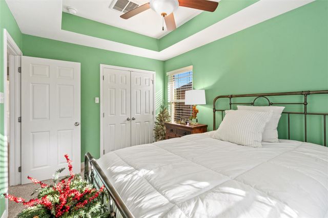 7027 Sunrise Drive, Hitchcock, TX 77563