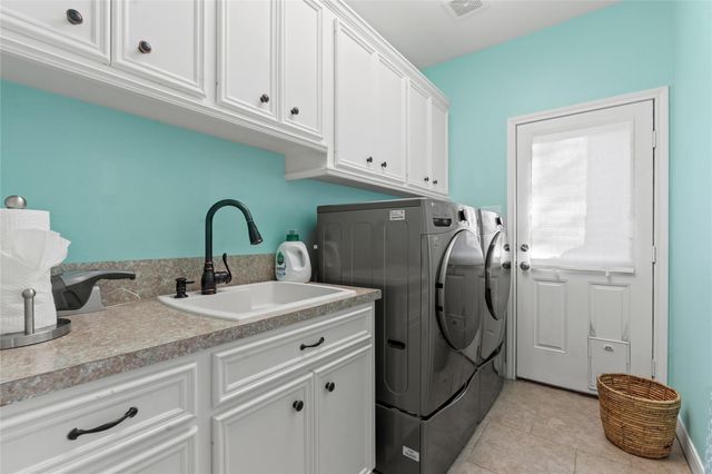 7027 Sunrise Drive, Hitchcock, TX 77563