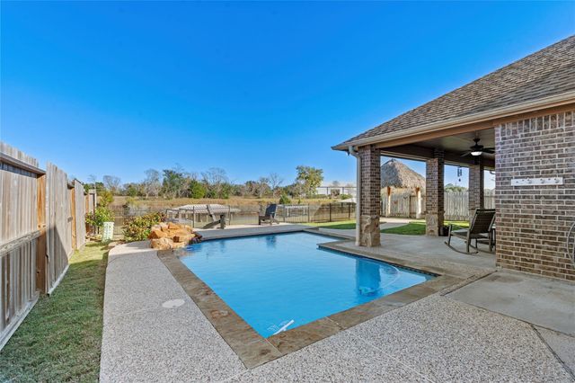 7027 Sunrise Drive, Hitchcock, TX 77563