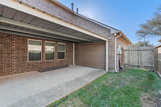 7027 Sunrise Drive, Hitchcock, TX 77563