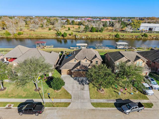 7027 Sunrise Drive, Hitchcock, TX 77563