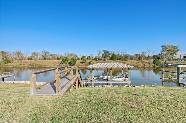 7027 Sunrise Drive, Hitchcock, TX 77563