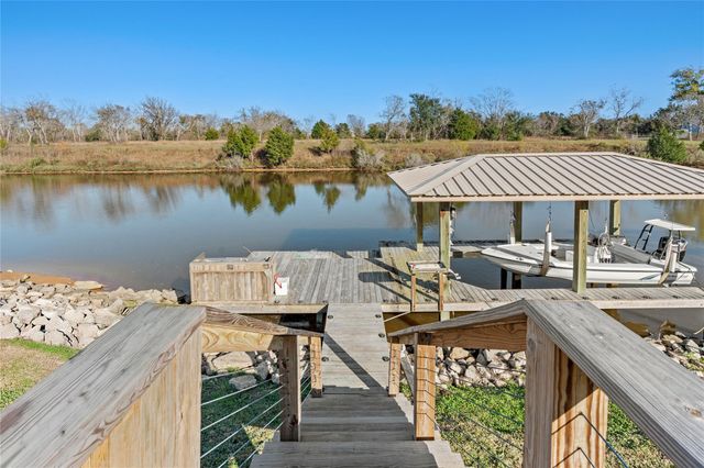 7027 Sunrise Drive, Hitchcock, TX 77563