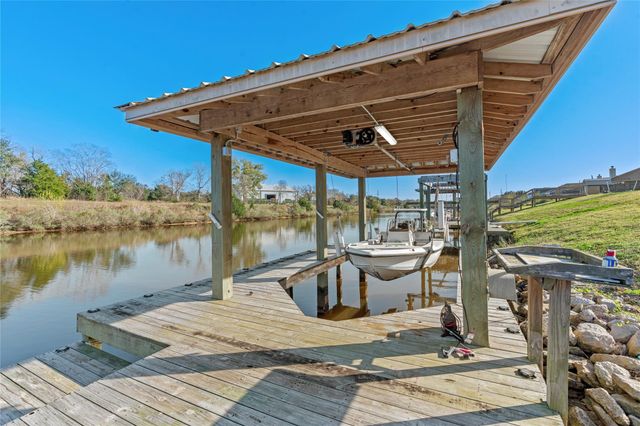 7027 Sunrise Drive, Hitchcock, TX 77563