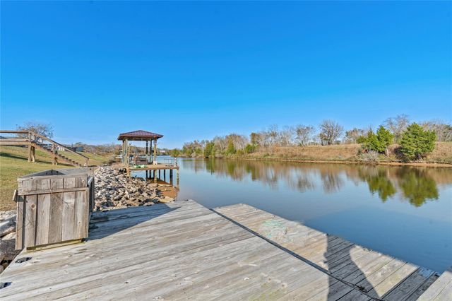 7027 Sunrise Drive, Hitchcock, TX 77563