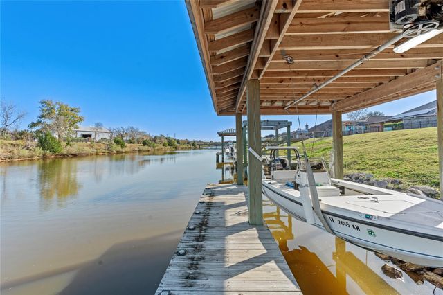 7027 Sunrise Drive, Hitchcock, TX 77563