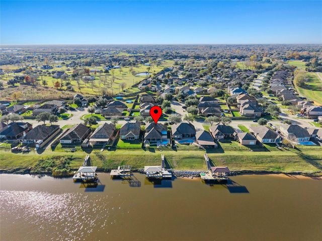 7027 Sunrise Drive, Hitchcock, TX 77563