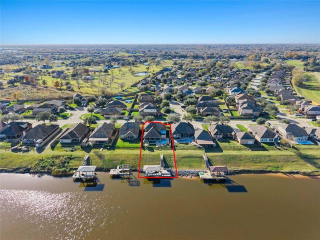 7027 Sunrise Drive, Hitchcock, TX 77563