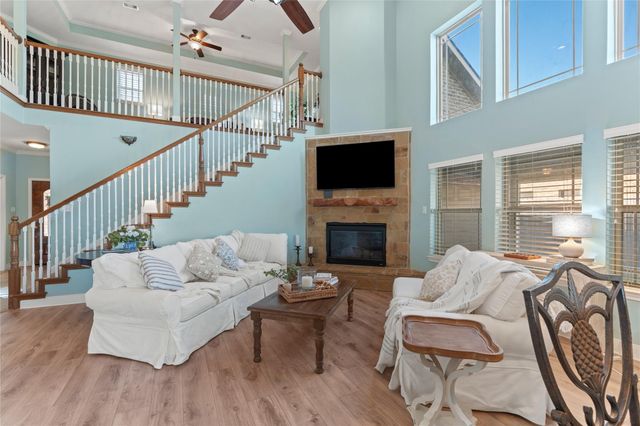 7027 Sunrise Drive, Hitchcock, TX 77563