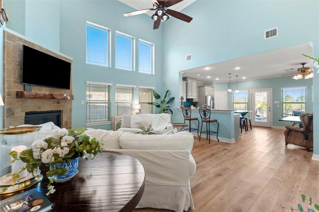 7027 Sunrise Drive, Hitchcock, TX 77563