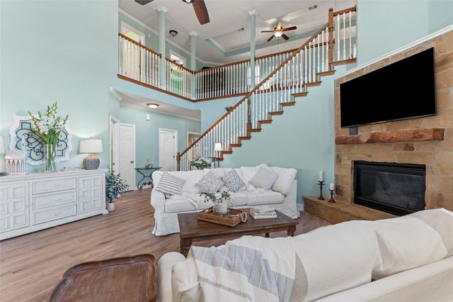 7027 Sunrise Drive, Hitchcock, TX 77563