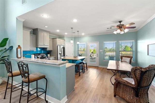 7027 Sunrise Drive, Hitchcock, TX 77563