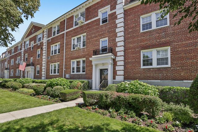 22 Hamilton Place I3, Garden City, NY 11530