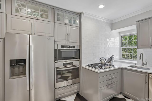 22 Hamilton Place I3, Garden City, NY 11530