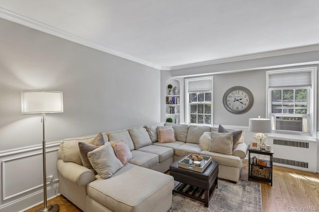 22 Hamilton Place I3, Garden City, NY 11530