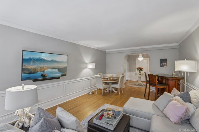 22 Hamilton Place I3, Garden City, NY 11530