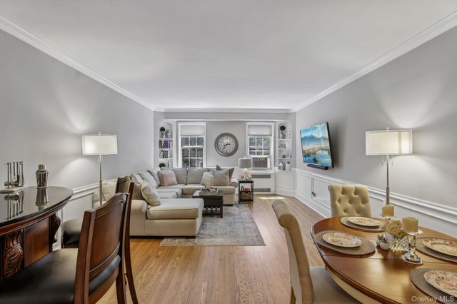 22 Hamilton Place I3, Garden City, NY 11530