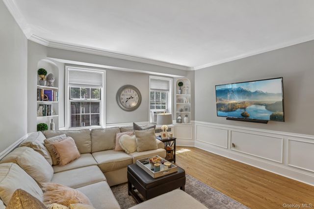 22 Hamilton Place I3, Garden City, NY 11530