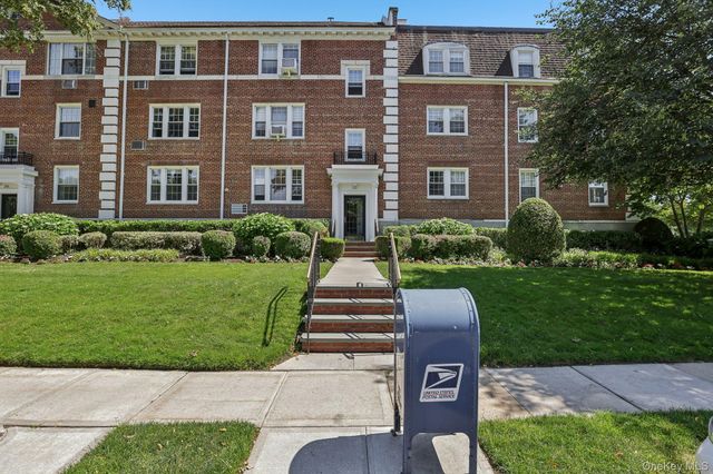 22 Hamilton Place I3, Garden City, NY 11530