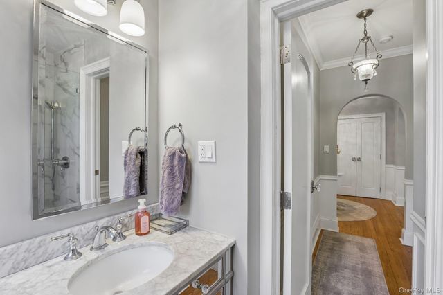 22 Hamilton Place I3, Garden City, NY 11530