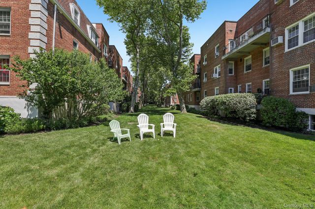 22 Hamilton Place I3, Garden City, NY 11530