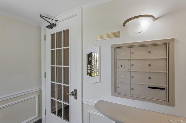 22 Hamilton Place I3, Garden City, NY 11530
