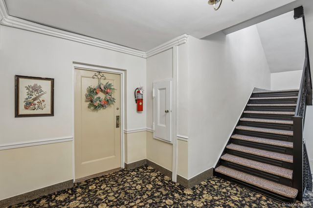 22 Hamilton Place I3, Garden City, NY 11530