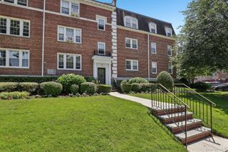 22 Hamilton Place I3, Garden City, NY 11530