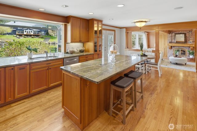 7830 80th Place SE, Mercer Island, WA 98040