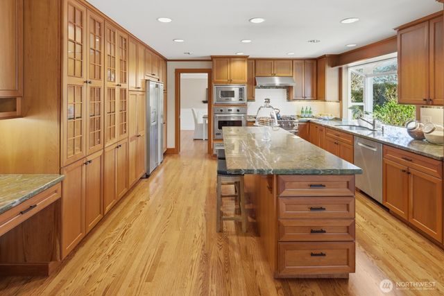 7830 80th Place SE, Mercer Island, WA 98040