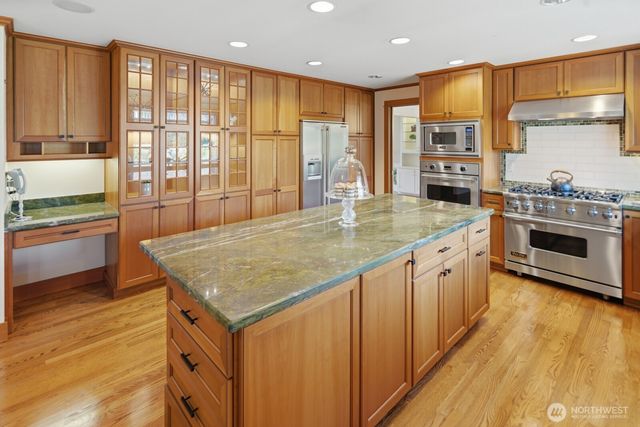 7830 80th Place SE, Mercer Island, WA 98040