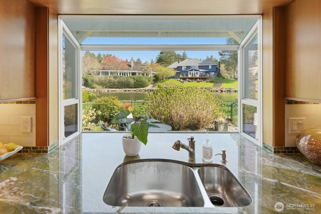 7830 80th Place SE, Mercer Island, WA 98040