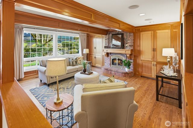 7830 80th Place SE, Mercer Island, WA 98040