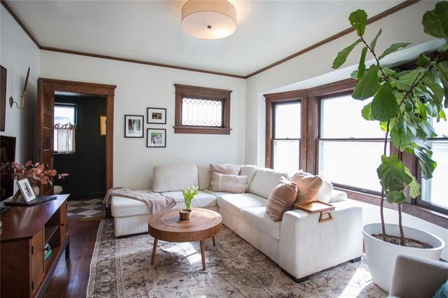 3915 Charlotte Street, Kansas City, MO 64110