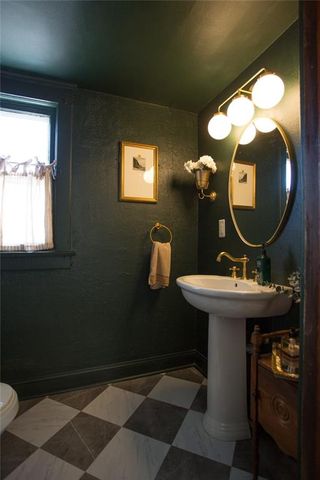 3915 Charlotte Street, Kansas City, MO 64110