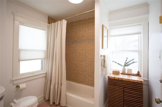 3915 Charlotte Street, Kansas City, MO 64110