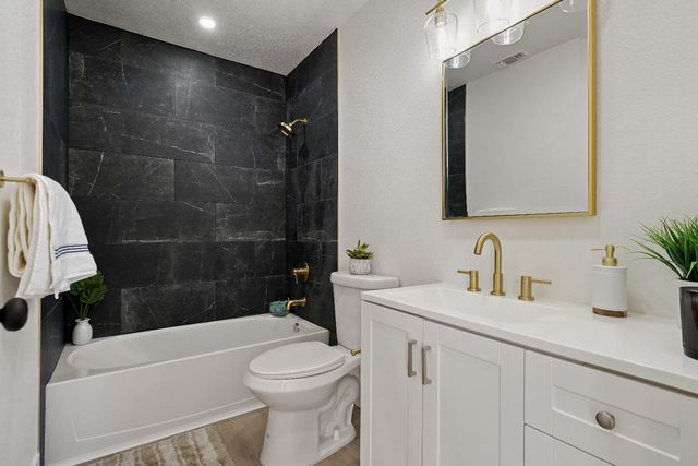 834 Del Monte Ct, Manteca, CA 95336