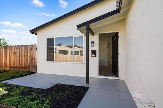 834 Del Monte Ct, Manteca, CA 95336